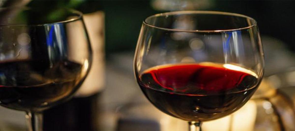 A glass of red wine can manage cholesterol better